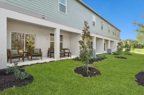 Exterior - 2302 Red Pine Ct, Eustis, FL 32726 photo 6 of 8