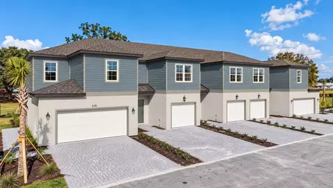 Exterior - 2302 Red Pine Ct, Eustis, FL 32726 photo 5 of 8