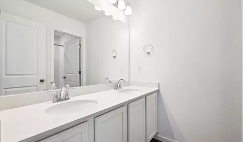 Bath - 5430 Brangus Dr, Windsor, CO 80528 photo 2 of 8