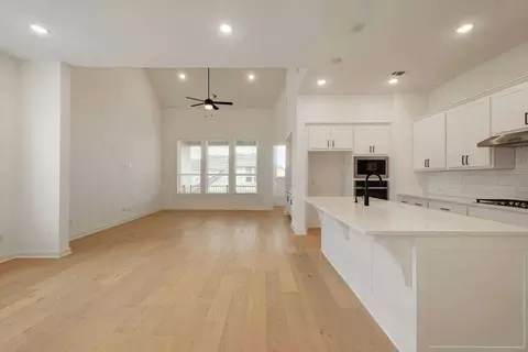 Living - 12990 Soaring Forest Dr, Conroe, TX 77302 photo 3 of 3