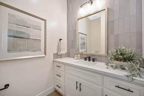 Bath - 3959 Story Pl, Placer One, CA 95747 photo 8 of 16