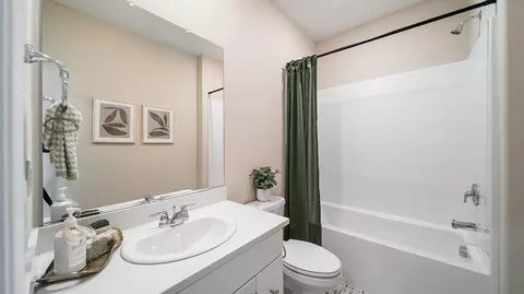 Bath - 27628 Percussion Rd, Menifee, CA 92585 photo 2 of 4