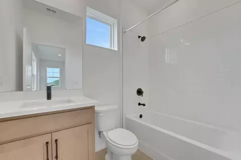 Bath - 7831 Glen Lily Pl, Parrish, FL 34219 photo 5 of 5
