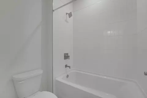 Bath - 7831 Glen Lily Pl, Parrish, FL 34219 photo 1 of 5