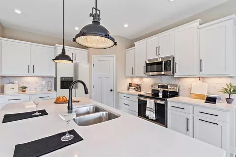 Kitchen - 3801 Circollo Dr, Covington, KY 41017 photo 4 of 11