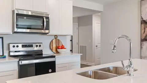 Kitchen - 10 Seaboard Dr, Montgomery, AL 36117 photo 5 of 6