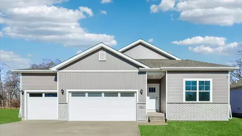 10263 NW 68th Ave, Johnston, IA 50131