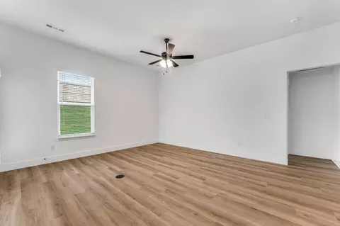 Living - 805 Klenc Rd, Springdale, AR 72762 photo 2 of 5