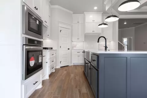 Kitchen - 701 Still Mdws, Guthrie, OK 73044 photo 11 of 13