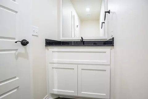 Bath - 2920 E Northampton St, Broken Arrow, OK 74014 photo 5 of 8