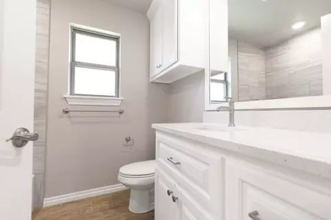 Bath - 2920 E Northampton St, Broken Arrow, OK 74014 photo 3 of 8