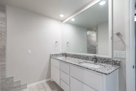 Bath - 2920 E Northampton St, Broken Arrow, OK 74014 photo 6 of 8