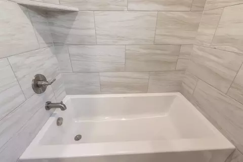 Bath - 2920 E Northampton St, Broken Arrow, OK 74014 photo 4 of 8