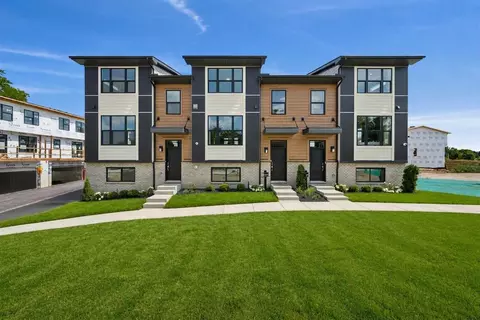 Exterior - 1060 Pine Tree Ln, Troy, MI 48085 photo 2 of 3