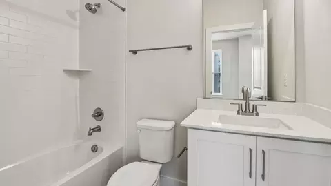 Bath - 2519 Light St, Baltimore, MD 21230 photo 2 of 8