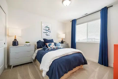 Bedroom - 1510 Poppy Ridge Dr, Eagle Point, OR 97524 photo 2 of 6