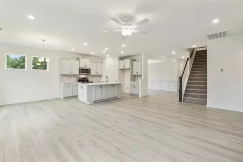 Living - 237 Redland Rd, Advance, NC 27006 photo 4 of 7