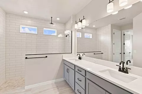 Bath - 5027 Orinoco Ln, Saint Cloud, FL 34771 photo 4 of 4
