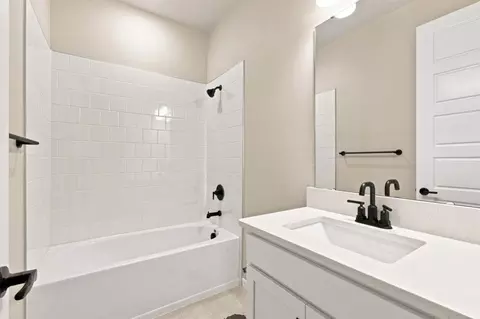 Bath - 5027 Orinoco Ln, Saint Cloud, FL 34771 photo 2 of 4