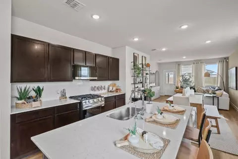 Kitchen - 5503 Franklin Hls, Von Ormy, TX 78073 photo 6 of 10
