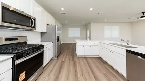 Kitchen - 2316 Pipefish Dr, Conroe, TX 77384 photo 1 of 2