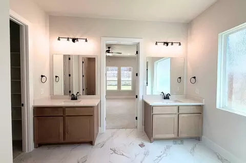 Bath - 2016 Grey Birch Pl, Aledo, TX 76008 photo 1 of 2
