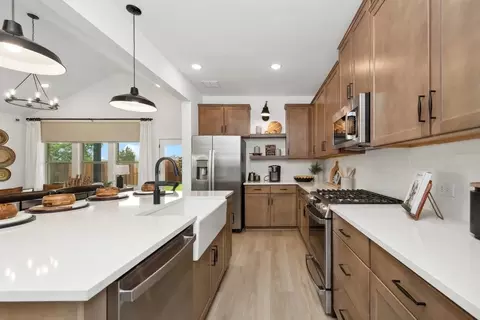 Kitchen - 511 Brookside Dr, Van Alstyne, TX 75495 photo 7 of 9