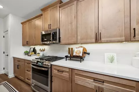 Kitchen - 511 Brookside Dr, Van Alstyne, TX 75495 photo 6 of 9