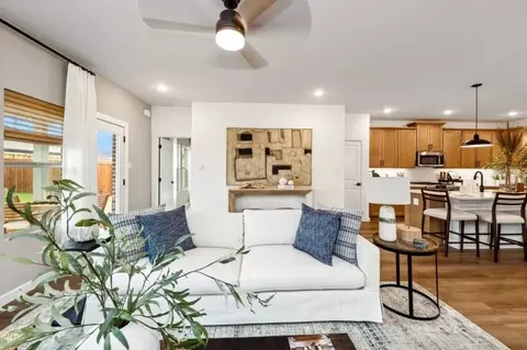 Living - 511 Brookside Dr, Van Alstyne, TX 75495 photo 1 of 2