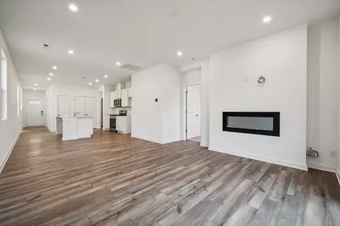 Living - 2955 31st St NE, Hickory, NC 28601 photo 3 of 4