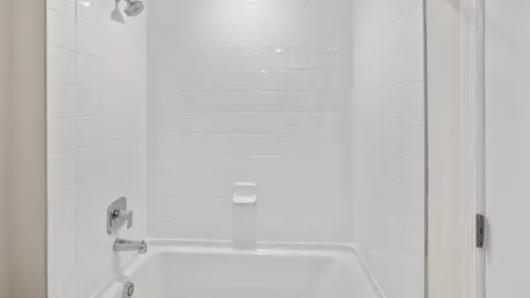 Bath - 3705 Devonann Ln, Edgewater, MD 21037 photo 5 of 8