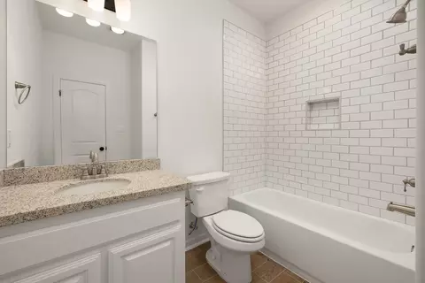 Bath - 5421 St Leo Dr, Laredo, TX 78046 photo 2 of 4