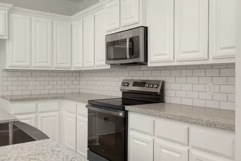 Kitchen - 5421 St Leo Dr, Laredo, TX 78046 photo 2 of 3