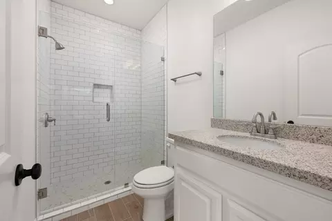 Bath - 5421 St Leo Dr, Laredo, TX 78046 photo 1 of 4
