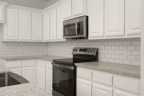 Kitchen - 5421 St Leo Dr, Laredo, TX 78046 photo 3 of 4