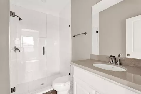 Bath - 5421 St Leo Dr, Laredo, TX 78046 photo 1 of 4