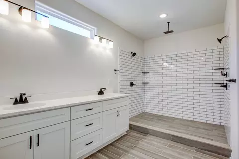 Bath - 234 Hall Rd, Hampton, VA 23664 photo 1 of 3
