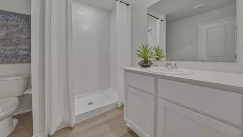 Bath - 403 Mission Ct, Bonham, TX 75418 photo 2 of 5