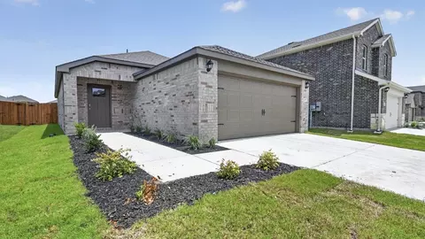 Exterior - 403 Mission Ct, Bonham, TX 75418 photo 1 of 5