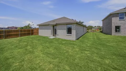 Exterior - 403 Mission Ct, Bonham, TX 75418 photo 4 of 5