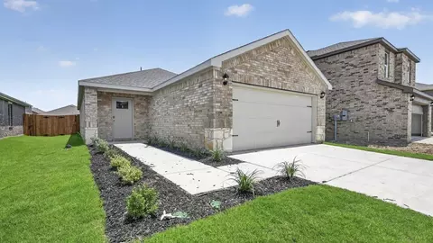 Exterior - 403 Mission Ct, Bonham, TX 75418 photo 2 of 5