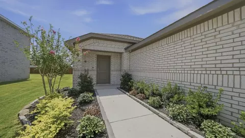 Entry Way - 403 Mission Ct, Bonham, TX 75418 photo 1 of 5