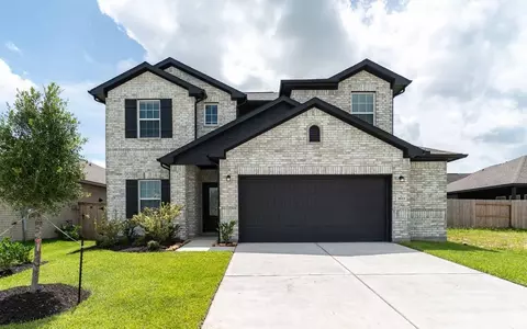 3611 Cardinal Pointe Dr, Angleton, TX 77515