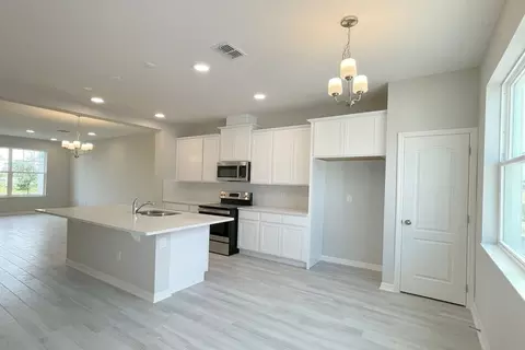 Kitchen - 1373 Hyde St, Saint Cloud, FL 34771 photo 4 of 7