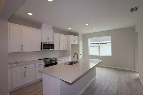 Kitchen - 1373 Hyde St, Saint Cloud, FL 34771 photo 3 of 6