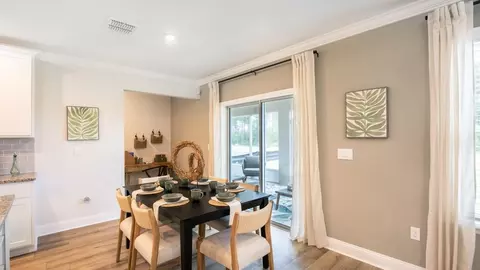 Dining - 804 SW 80th Way, Gainesville, FL 32608 photo 2 of 2