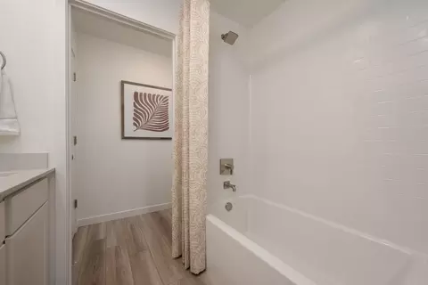 Bath - 767 Eugenia Ave, Fresno, CA 93706 photo 2 of 2