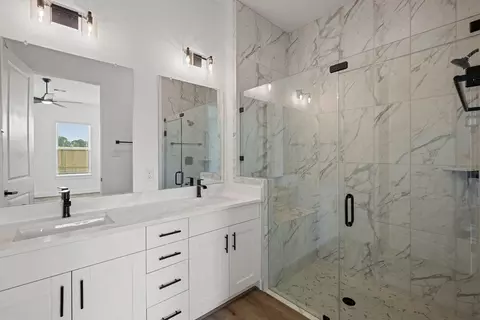 Bath - 1908 Greenbrier Ct, Rosenberg, TX 77471 photo 1 of 3