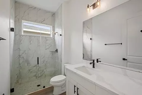 Bath - 1908 Greenbrier Ct, Rosenberg, TX 77471 photo 2 of 3