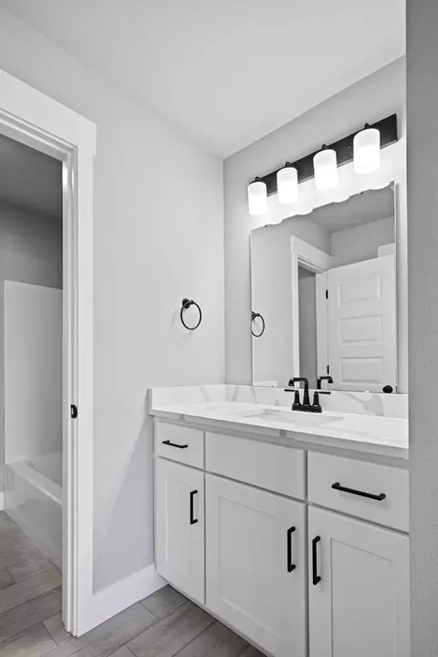 Bath - 101 W Seminole St, Strafford, MO 65757 photo 2 of 12